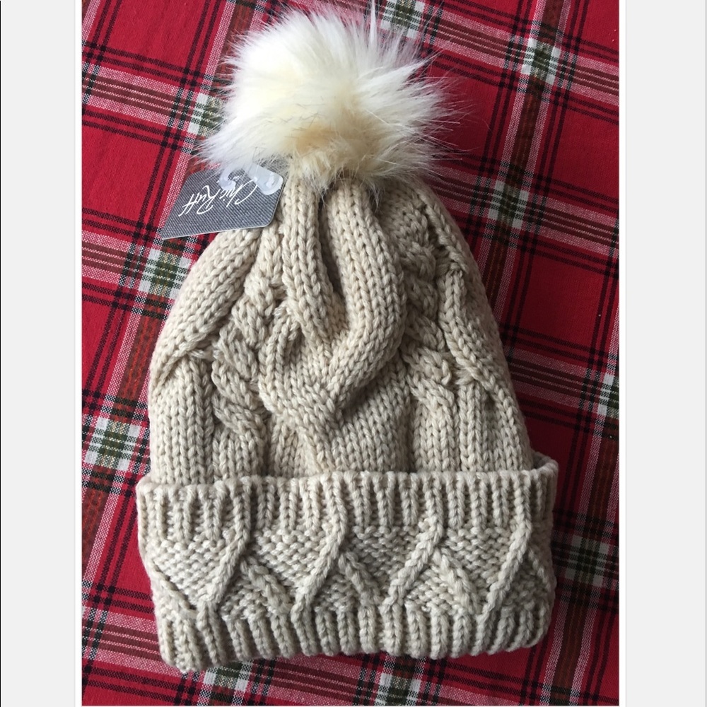 ❄️ Super Cozy Pom Pom Beanie ❄️ - Picture 2 of 8